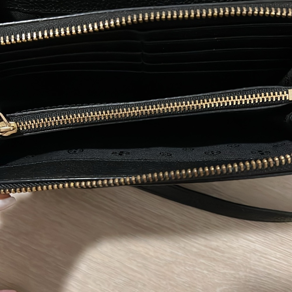 Authentic Tory Burch Harper Flat Crossbody Purse - Picture 4 of 4